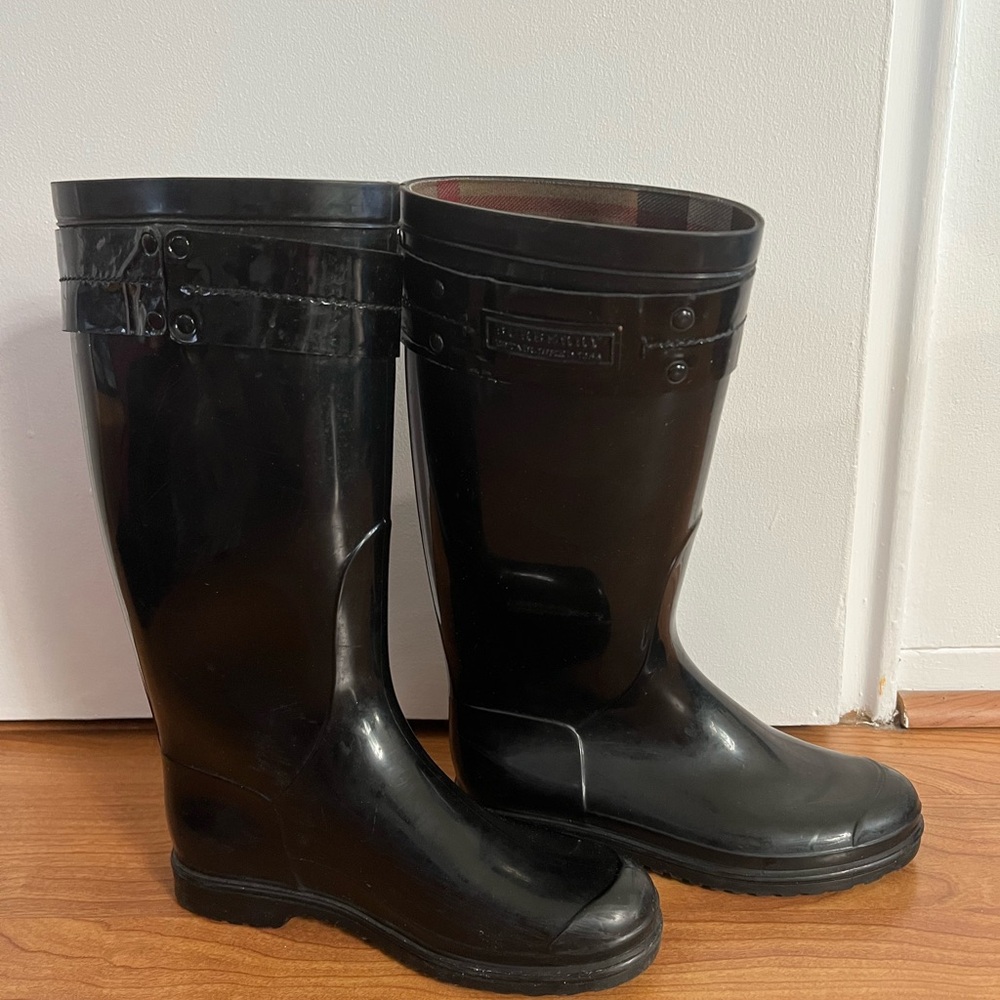 Burberry Glossy Black Rain Boots | Size 36